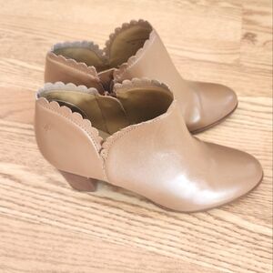 GUC Jack Rogers Tan Scalloped Ankle Boots, Size 7